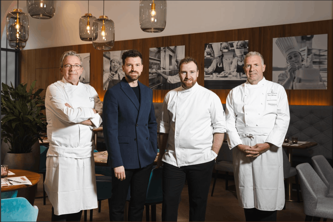 De gauche à droite : Jeff, Bob, Louis et Tom Oberweis formant la 2ème et la 3ème génération de la Maison Oberweis. Depuis 60 ans, plusieurs valeurs guident les différentes générations à la tête de l'entreprise familiale. Crédit photo : Romain Gamba (Maison Moderne)