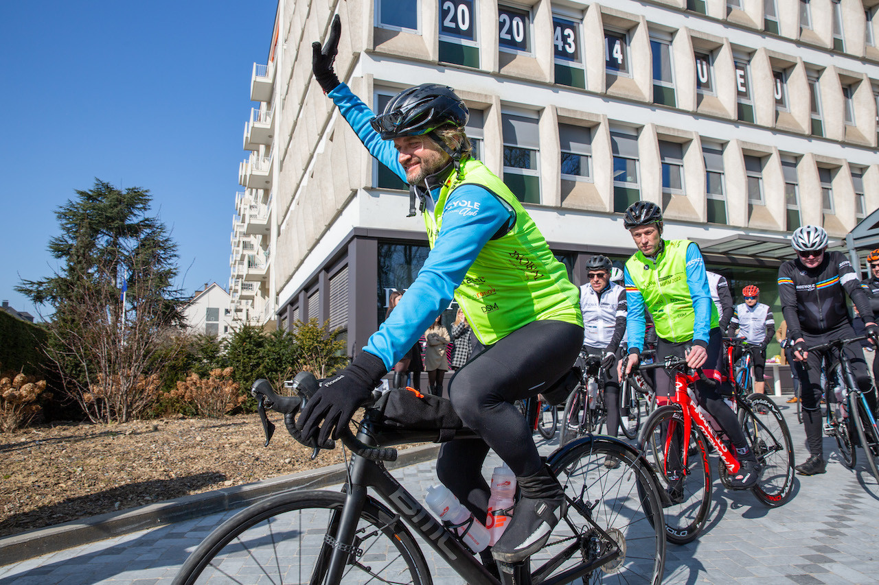 And they’re off! The Inowai Recycle2Mipim ride hopes to raise over €50,000 for two charities helping cancer patients and their families Romain Gamba / Maison Moderne