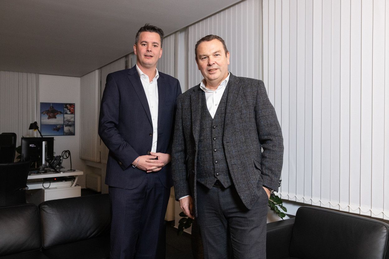 Lex Delles (left), minister of the economy, SMEs, energy and tourism, with Fedil director René Winkin. Photo: Eva Krins/Maison Moderne