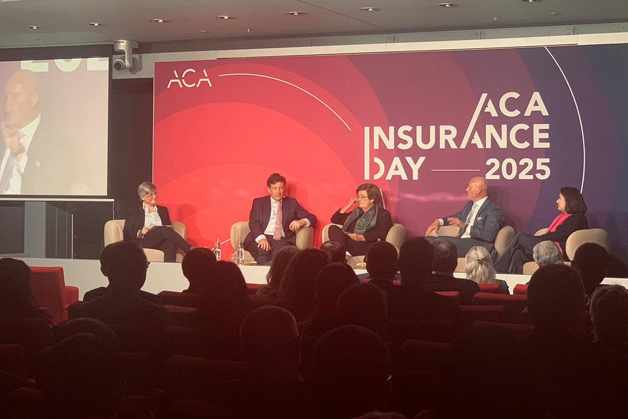 For Jurgen Vanhoenacker, CEO of Utmost Luxembourg (here 2nd from right), insurers are competing with each other on a tiny fraction of a cross-border market worth more than 30,000 billion dollars. (Photo: Paperjam)