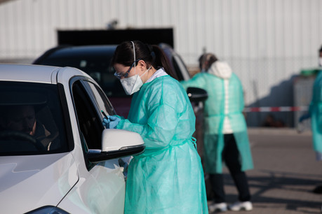 Le nombre d’infirmiers mobilisés pour le dépistage est passé de 20 à 80 depuis la fin mai. (Photo: Matic Zorman / Maison Moderne)