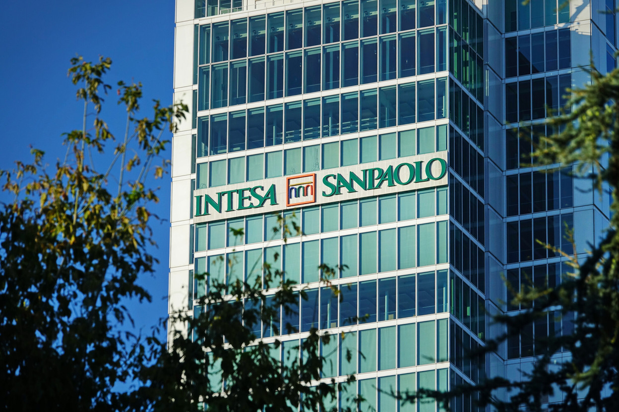 If it goes ahead, Intesa Sanpaolo’s takeover of Monte dei Paschi would create Europe’s second-largest banking group. (Photo: Shutterstock)