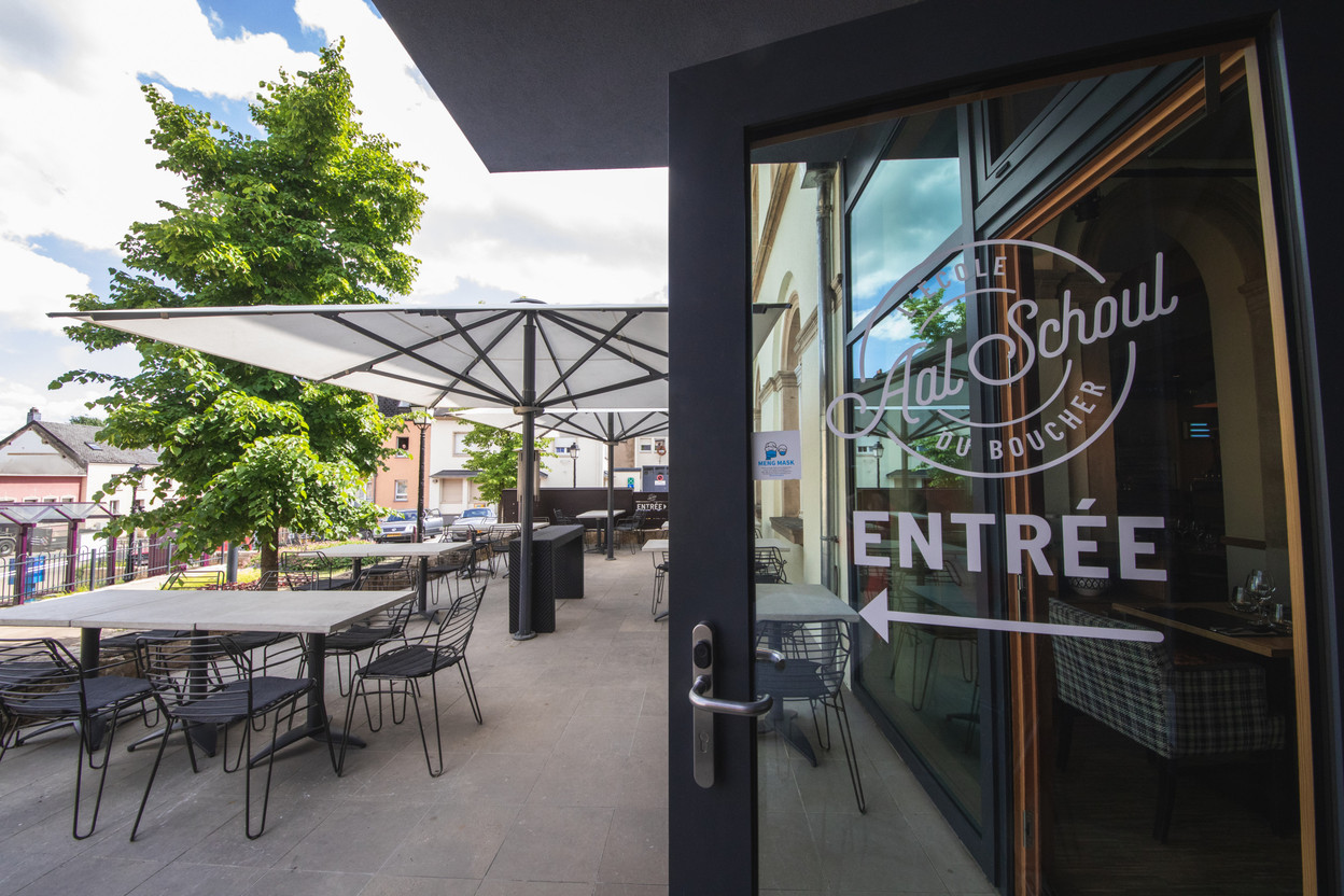 An elegant and cosy dining room in a beautiful historical building: one of the highlights of the Aal Schoul restaurant, located in the centre of Hobscheid...  (Photo: Eva Krins/Maison Moderne)
