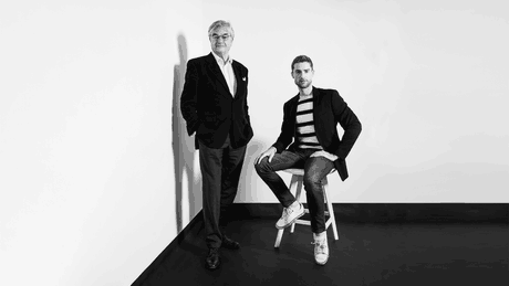 Hubert d’Ursel, Head of Art Advisory chez Degroof Petercam et Charles, jeune entrepreneur intéressé par l’art. (Photo : Maison Moderne)