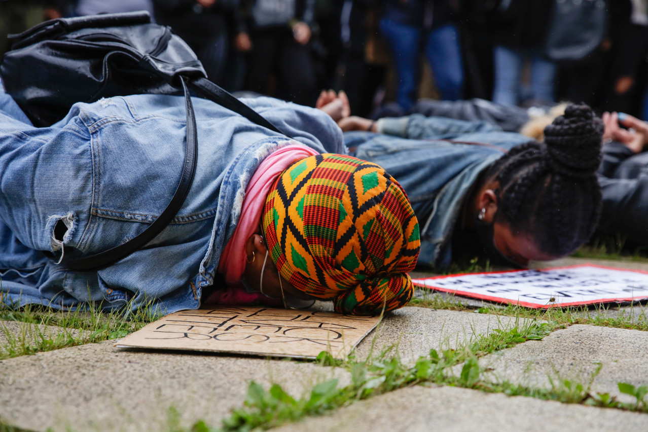 A demonstration in front of the United States Embassy in Luxembourg to denounce racism and demand more justice after the death of George Floyd. Romain Gamba / Maison Moderne