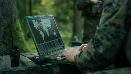 La technologie développée par Isotropic avec SES permettra à l’armée américaine de se connecter instantanément à plusieurs satellites, y compris non militaires, pour avoir plus de données et élargir la palette de ses options stratégiques en temps réel. (Photo: SES/Isotropic)