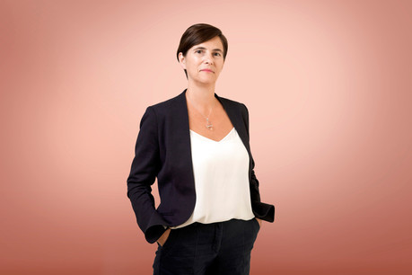 Karine Pacary, directrice générale de Monterey Insight, dévoile les chiffres de sa dernière étude sur le Luxembourg pour Paperjam. (Photo: Jérémie Souteyrat)