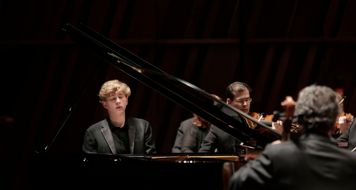 181129_Jan_Lisiecki_Academy_of_St_Martin_in_the_Fields_c_Sébastien_Grébille  Philharmonie