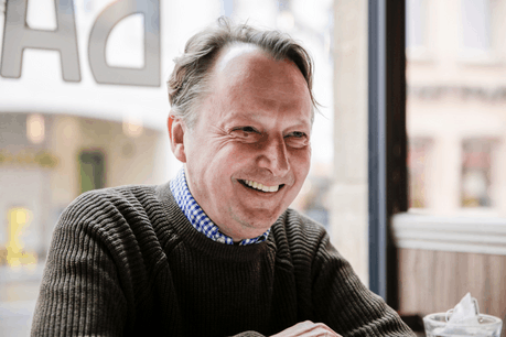 Il n’aura fallu à Jan Schneidewind que quelques semaines, en plein confinement, pour retomber sur ses pattes après son départ difficile du groupe Windsor. (Photo: Romain Gamba/Maison Moderne)