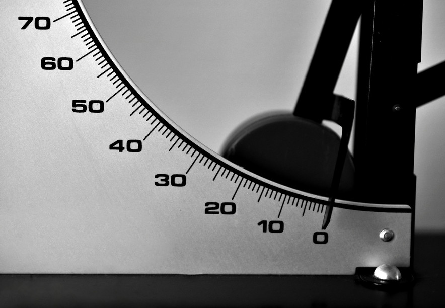 If an interest rate went from 4% to 3%, it went down by 100 basis points (bps). Photo: Ries Bosch/Unsplash