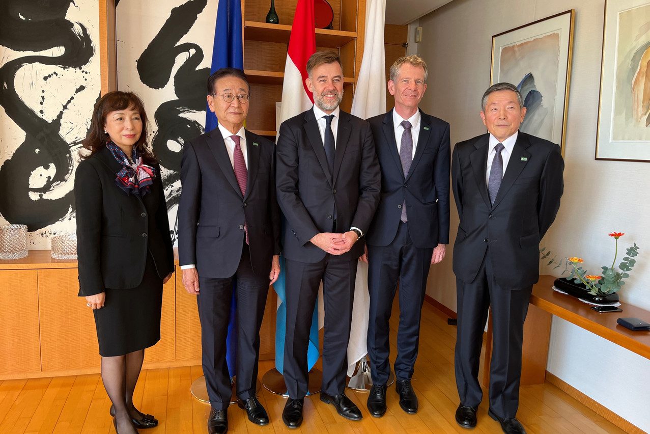 Le ministre Franz Fayot a signé un accord avec JCR Pharmaceuticals lors de sa visite de travail au Japon, vendredi 2 décembre. (Photo: LTIO Tokyo)