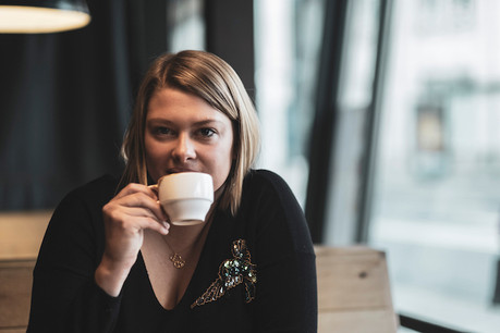 Expérience –La benjamine de la Chambre des députés ne découvre pas la politique. Elle milite depuis l’âge de 16 ans. (Photo: Jan Hanrion/Maison Moderne)