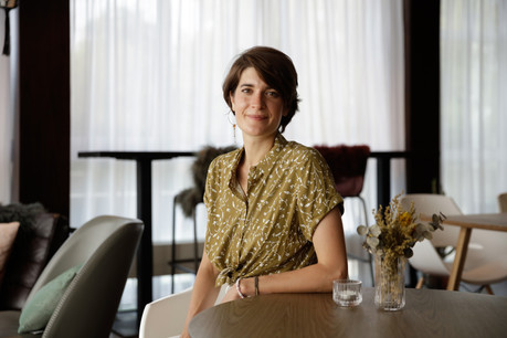 Pendant le confinement, Anne Van Wetteren a rejoint sa famille à Oberpallen depuis Hambourg, à vélo. (Photo: Romain Gamba / Maison Moderne)