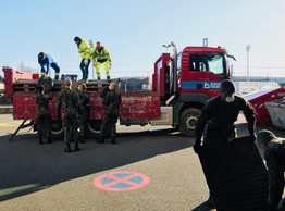 Les équipes lors du montage du centre de soins avancés à la Rockhal, aux côtés de l’Armée. Bonaria Frères