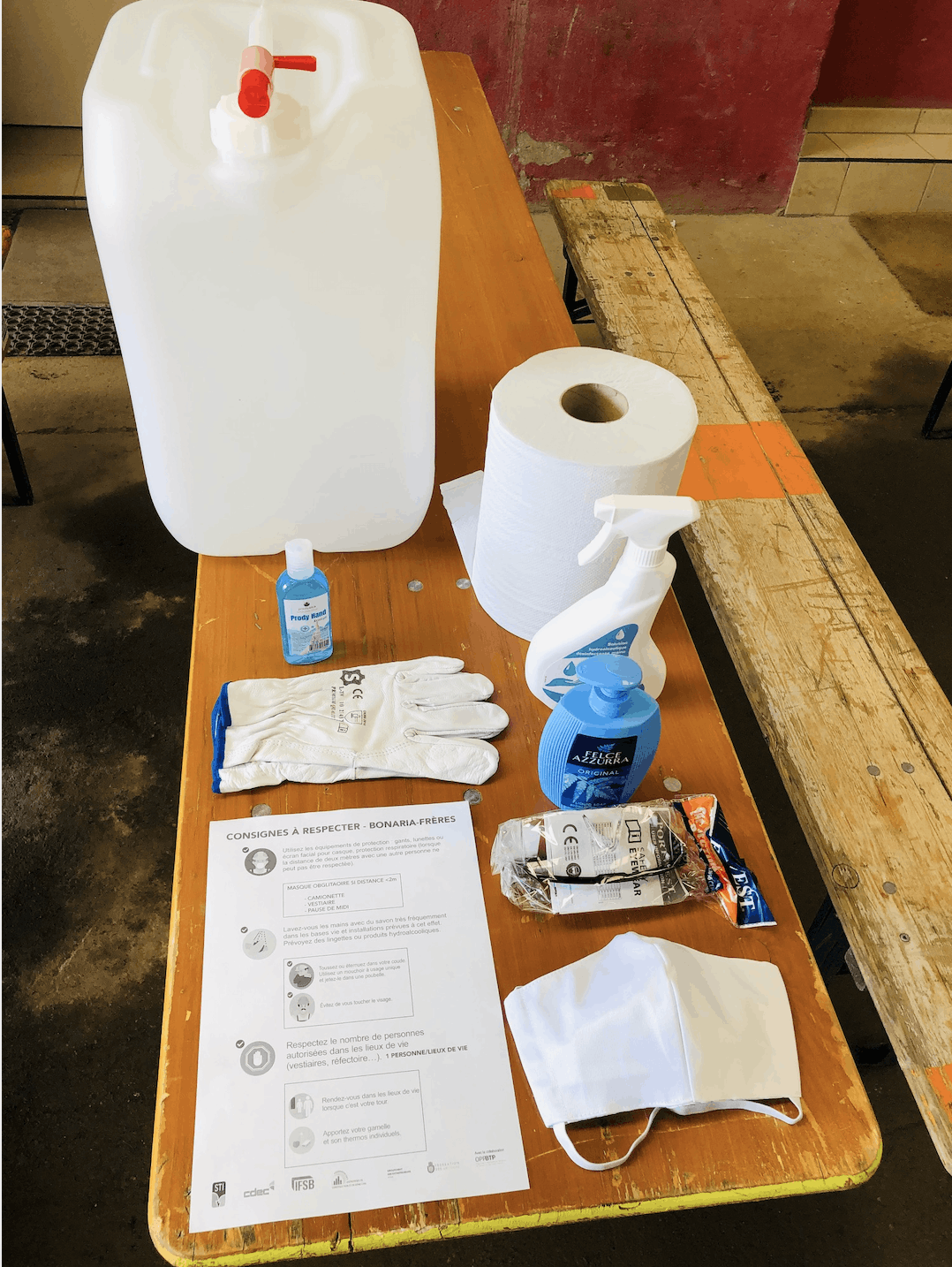 Le kit est prêts, les consignes à respecter sont imprimées. Bonaria Frères