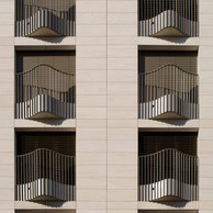 En plus des grands balcons d’angle, les habitants peuvent profiter de plus petits balcons individuels. ((Photo: Julien Swol))
