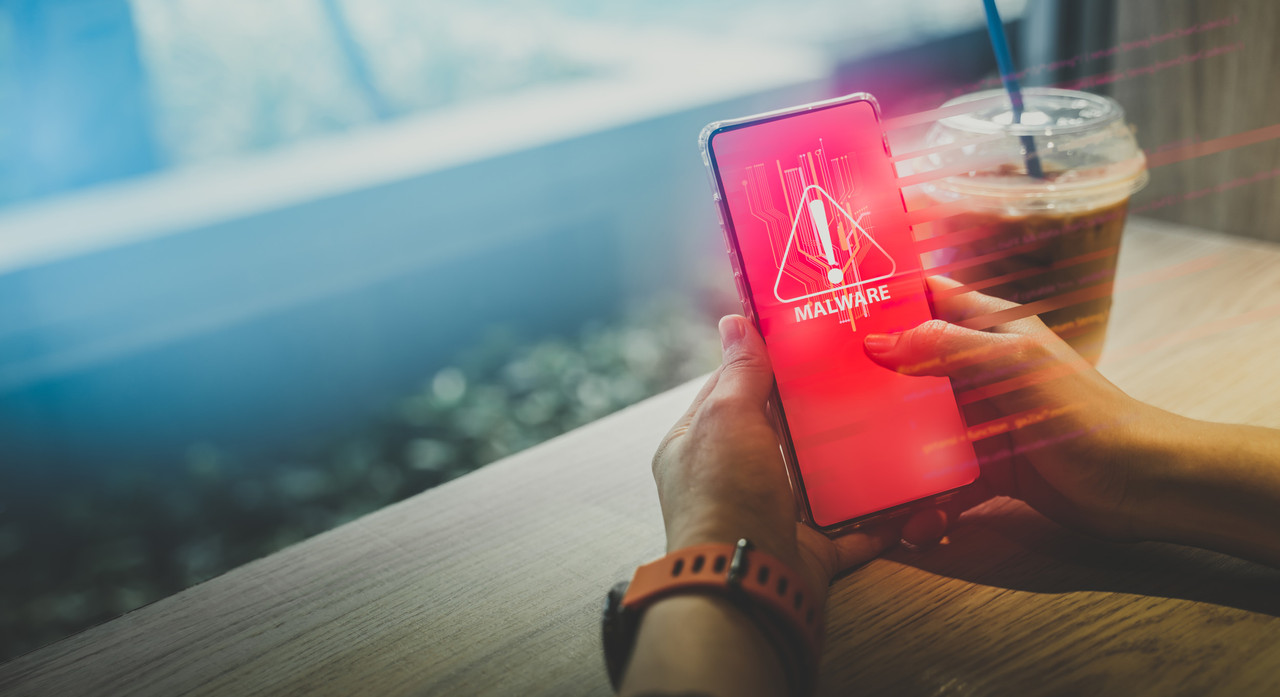 Cyberharcèlement, pornographie, arnaques, hammeconage, les jeunes restent inquiets face aux risques en ligne.  (Photo: Shutterstock)