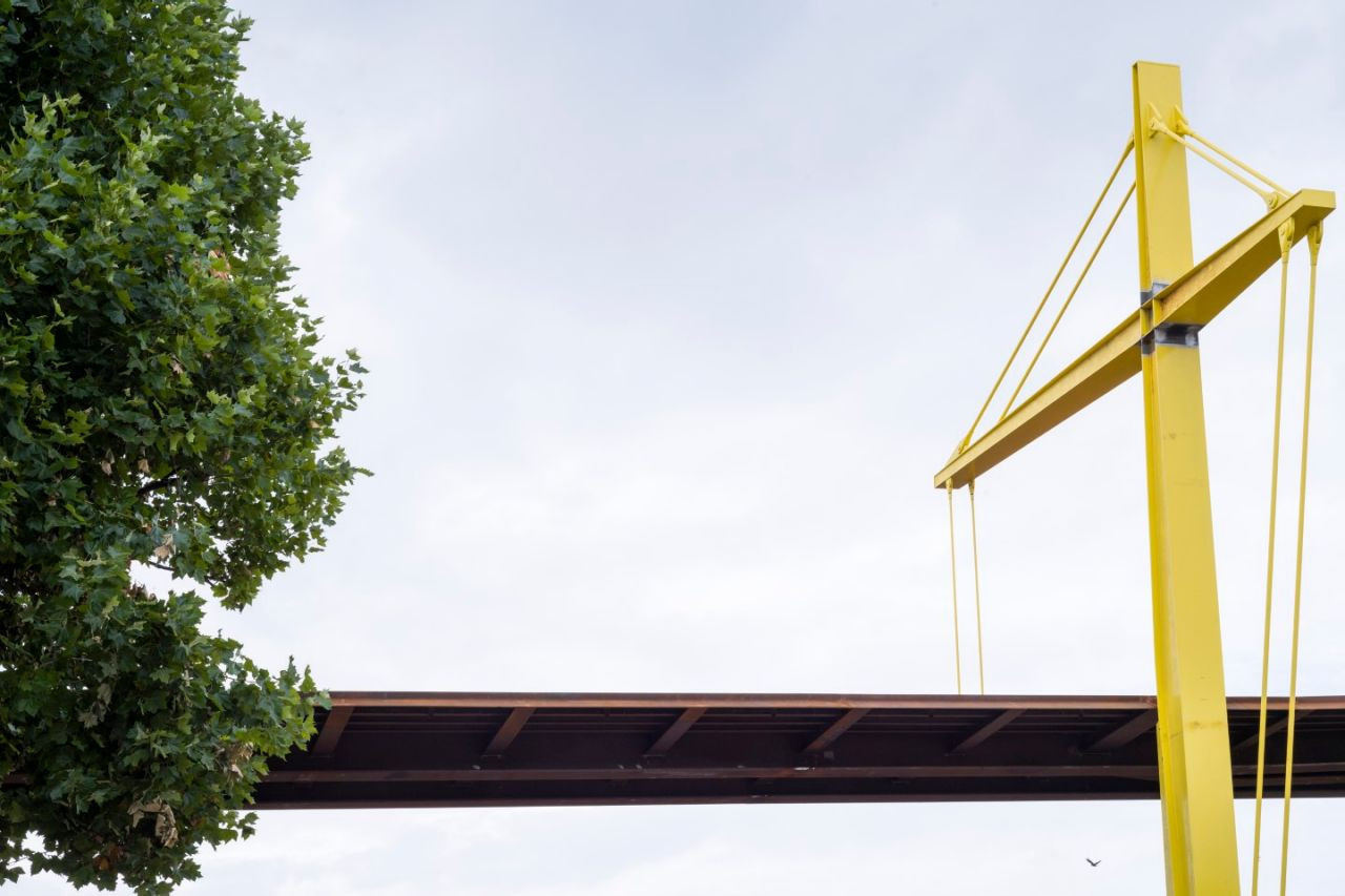 La passerelle suspendue passe à travers la couronne des arbres. (Photo: Eric Chenal)