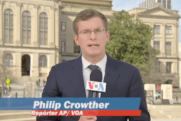 Philip Crowther est notamment correspondant de la Maison-Blanche pour France 24 et pour la radio 100,7. (Photo: Capture d’écran / Twitter @PhilipinDC)