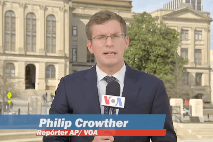 Philip Crowther est notamment correspondant de la Maison-Blanche pour France 24 et pour la radio 100,7. (Photo: Capture d’écran / Twitter @PhilipinDC)