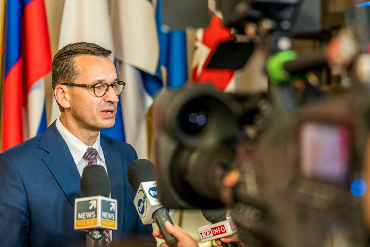 Quatre organisations syndicales européennes de juges demandent à la CJUE de bloquer le versement de 35,4 milliards d’euros tant que le gouvernement conservateur polonais, emmené par Mateusz Morawiecki, n’aura pas rendu leur indépendance totale aux juges de son pays. (Photo: Shutterstock)