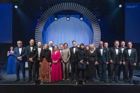 The top ten laureats of the Paperjam Top 100 with the jury members and Mike Koedinger, CEO of Maison Moderne.  Photo: Guy Wolff/Maison Moderne
