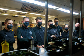 À La Distillerie, au château de Bourglinster, le chef René Mathieu et son équipe portent haut les couleurs de la gastronomie végétale, durable et locale. (Matic Zorman / Maison Moderne)