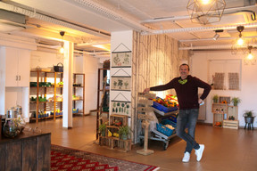 Chez Lët’z Grow, Senad Alic ne s’impose aucune limite dans ses essais pour cultiver une variété la plus large possible de légumes, fruits et plantes aromatiques. (Matic Zorman / Maison Moderne)