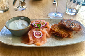 À quelques pas de la gare de Junglinster, le Bistro Lënster du groupe Concept+Partners propose une combinaison efficace de cuisine de brasserie et de cadre convivial. (Maison Moderne)