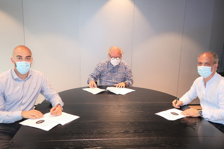 (De gauche à droite) David Angel, secrétaire central de l’OGBL, Alain Rix, président de l’Horesca, et Robert Fornieri, secrétaire général adjoint du LCGB, ont signé un accord prolongeant le maintien dans l’emploi. (Photo: OGBL/Horesca/LCGB)