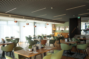 It is in this green setting that you can enjoy "locally inspired, healthy and gourmet cuisine". Maison Moderne
