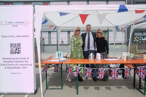 Stand serving beverages and refreshments during the screening of the coronation of King Charles III and Queen Camilla at St George’s International School in Luxembourg. Pictured are Debbie O’Keefe (BLS council member), Darren Robinson (president of the British-Luxembourg Society) and Megan Troy. Photo: Matic Zorman / Maison Moderne