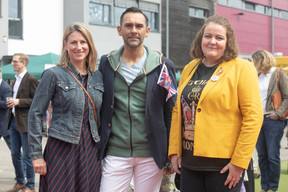 Nasir Zubairi (centre), CEO of LHoFT; Fleur Thomas (right), ambassador to Luxembourg for Great Britain and Northern Ireland. Photo: Matic Zorman / Maison Moderne