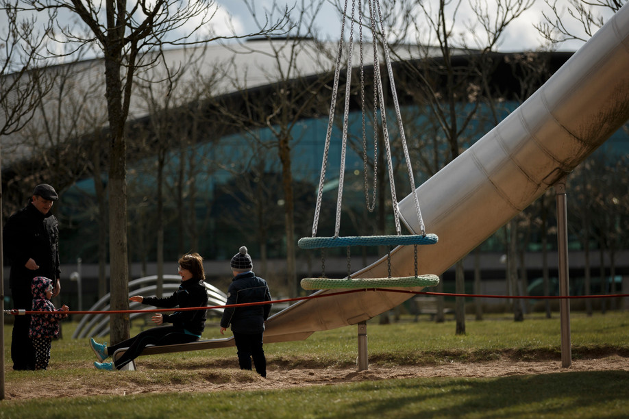 Archive photo shows a family in a park in Kirchberg Photo: Maison Moderne