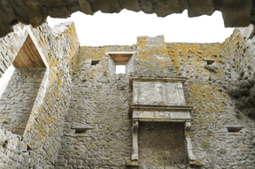 What remains of the chimney bears witness to the glorious past of the site. Boshua