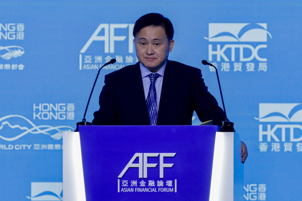 Pan Gongsheng, le gouverneur de la Banque populaire de Chine, a annoncé un ajustement du mécanisme de régulation des taux d’intérêt à court terme. C’est la mesure parmi les six annoncées qui divise le plus les analystes. (Photo: Shutterstock)