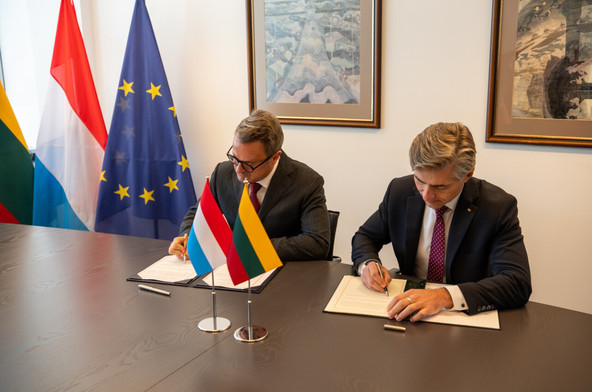 Le chef de la diplomatie, Xavier Bettel, et son homologue lituanien, Kęstutis Budrys, ont signé le 12 octobre un accord de siège autorisant la création de cette «Data Embassy». (Photo: MAE / SIP)