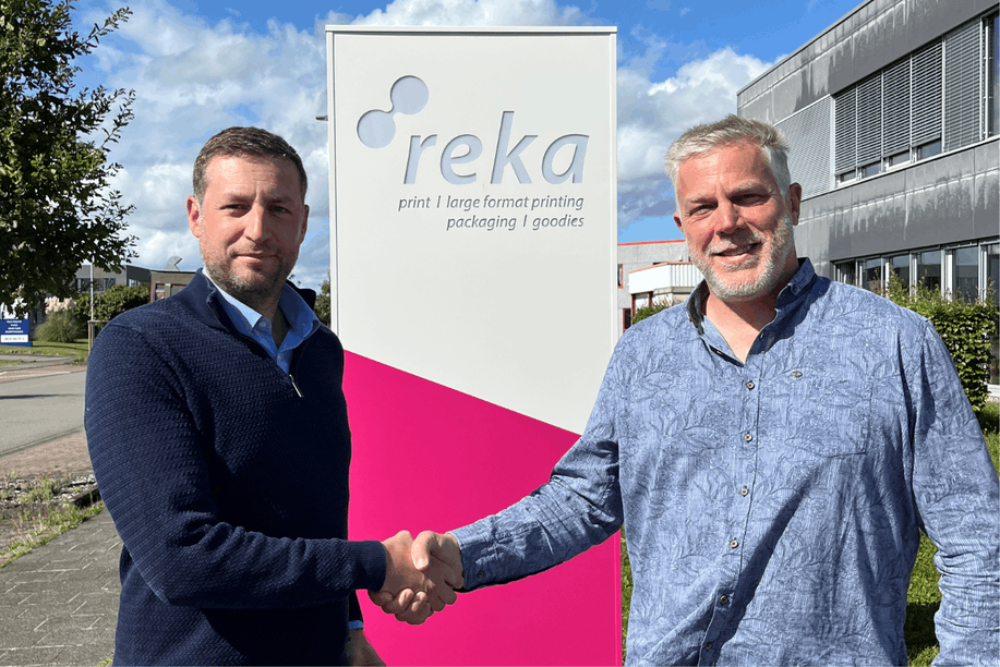 De gauche à droite: Frédéric Gillen et Claude Bernard officialisent l’intégration de la maison Bernard-Kauffman au sein de Reka. (Photo: Reka)