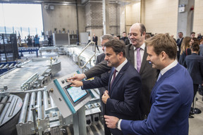 Xavier Bettel (Premier ministre), Claude Haagen (Député-Bourgmestre de Diekirch) et Gilles Nackaerts (Brasserie de Luxembourg ) ((Photo: Brasserie de Luxembourg))