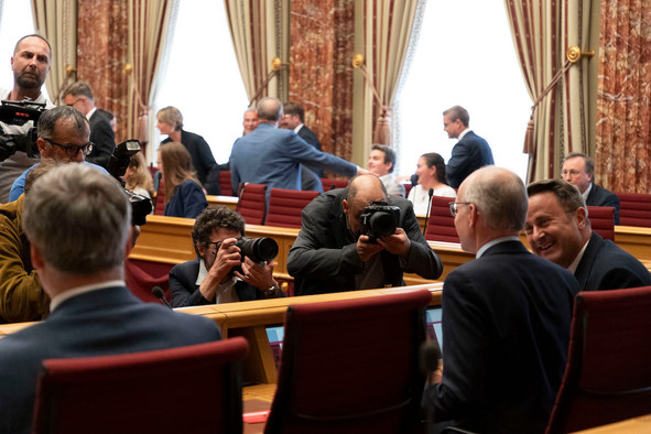 Face aux députés, Luc Frieden est resté droit dans ses bottes. (Photo: Chambre des députés du Luxembourg)