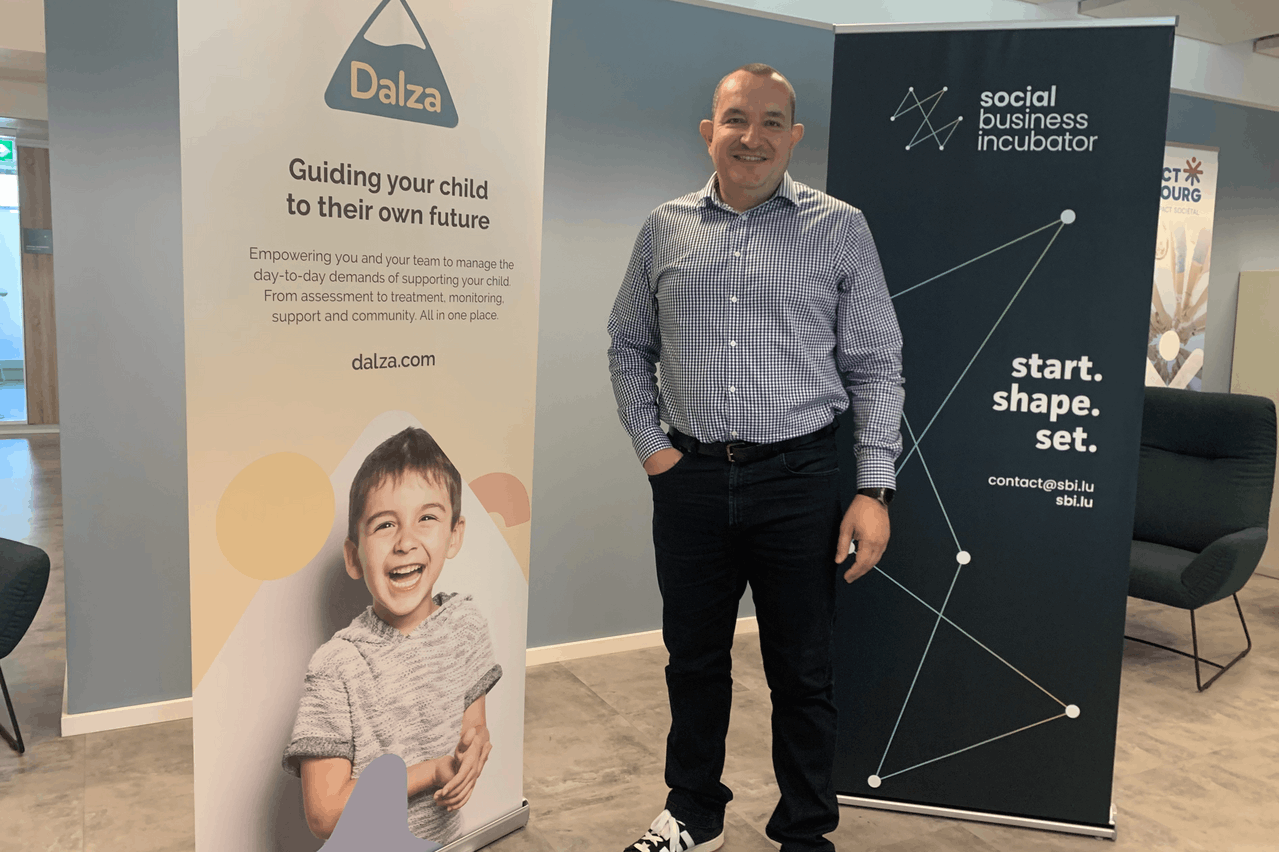 «Ces enfants ont souvent besoin d’un accompagnement supplémentaire de la part des parents et d’interventions de divers professionnels. L’organisation de tout cela peut être éprouvant pour eux et leurs familles», explique le CEO et fondateur de Dalza, Robby Coelho. (Photo: Ioanna Schimizzi/Maison Moderne)