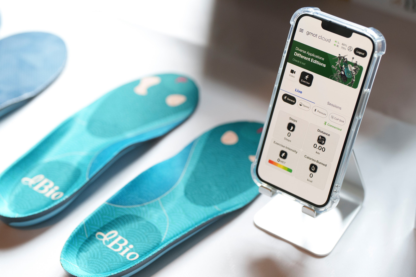 Les semelles GMOTCloud de Dbio contiennent une technologie qui mesure la démarche de l'utilisateur, la pression du pied, le centre de gravité, l'intensité de l'exercice et la dépense calorique. (Photo: Dbio)