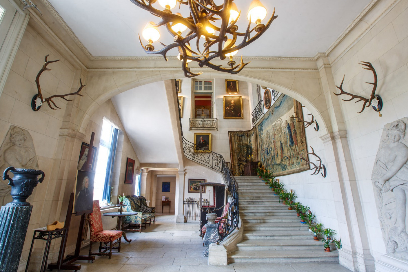 The beautiful staircase leading to the upper floors. (Photo: Château de Lagrange)