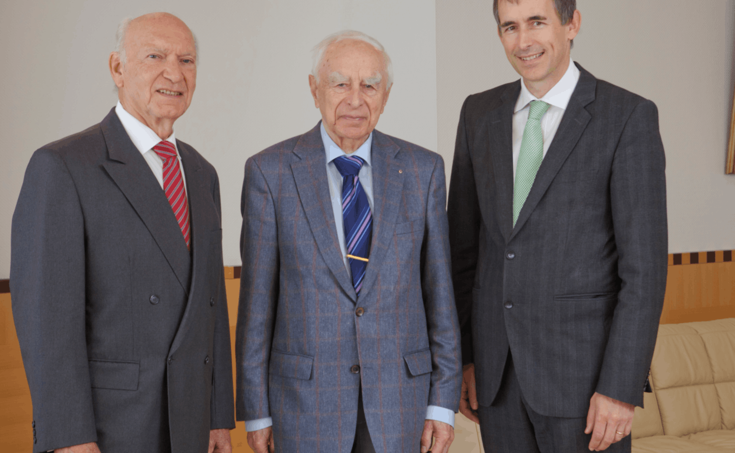 Gabriel Deibener, l’ancien directeur général, en compagnie de Robert et Pit Hentgen. (Photo: Lalux)