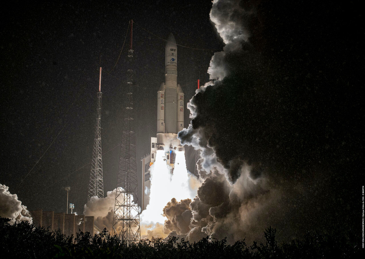 Arianespace a réussi sa 111e mission, expédiant dans l’espace les 6,4 tonnes de SES-17 et 3,7 tonnes de Syracuse 4, satellite militaire français. (Photo: Arianespace)