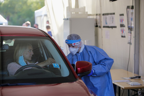 Environ 6.000 tests PCR sont réalisés chaque jour dans le cadre du large scale testing, loin des 20.000 prélèvements annoncés initialement. (Photo: Romain Gamba / Maison Moderne)