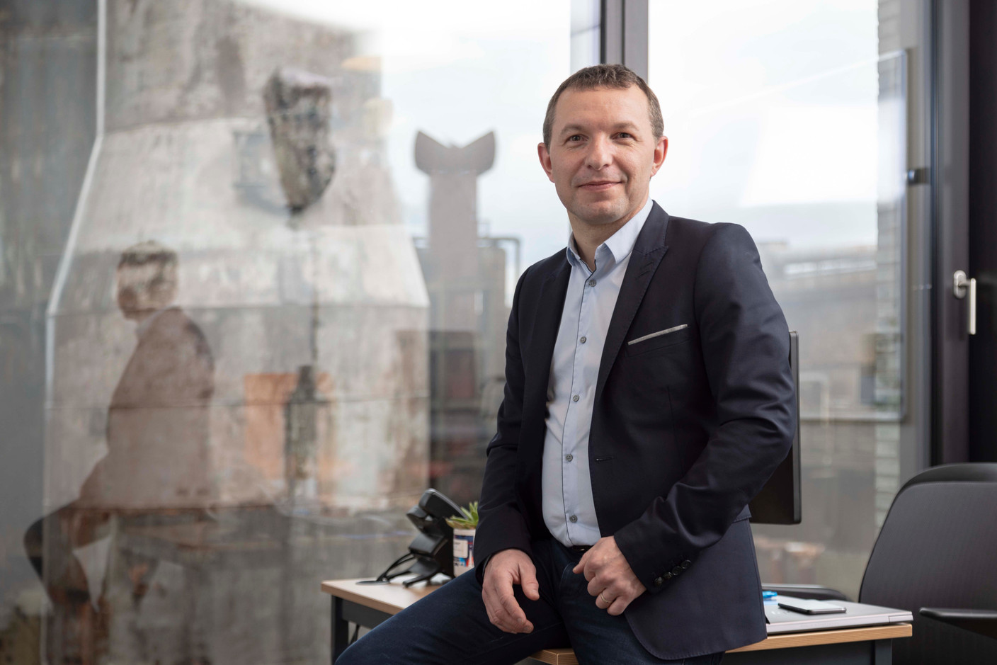 Laurent Futin, dans son bureau, chez Luxinnovation © Luxinnovation /  Photo by: René GARCIA