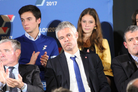 Lâché par les poids lourds de son propre camp, la pression était intenable pour Laurent Wauquiez. (Photo: Shutterstock)