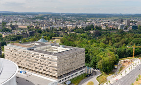 Le plan du bâtiment s’articule autour de deux cours intérieures. (Photo: Union européenne 2014 – Parlement européen)