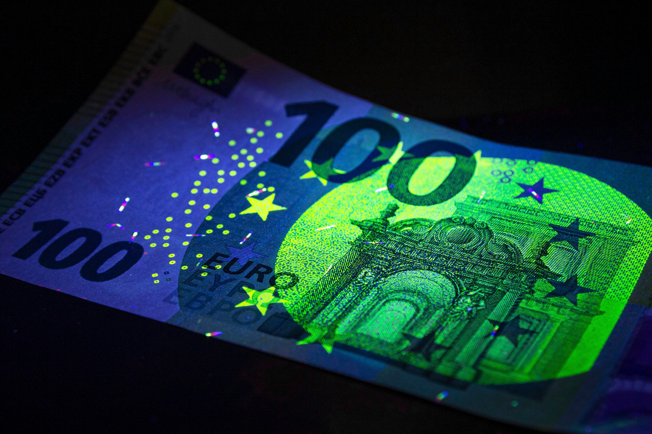 Selon Ronald Man, strategist chez Bank of America, le bilan de l’Eurosystème devrait diminuer à 6.000 milliards d’euros d’ici fin 2025 et à 5,7 milliards d’euros d’ici 2026 avec la poursuite du resserrement quantitatif, l’excédent de liquidités devrait tomber à 2.200 milliards d’euros et les taux à court terme devraient augmenter. (Photo: Shutterstock)